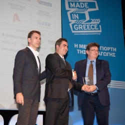 George Livaditis ((Business Development Head, Sixt/Lion Rental Α.Ε.) has awarded SLS with the Award of Innovative Product- Small- Medium Size Company (Silver Award).